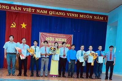 Chiều ngày 04/7/2025, UBND xã Ba Xa tổ chức Hội nghị công bố các Quyết định về công tác cán bộ.