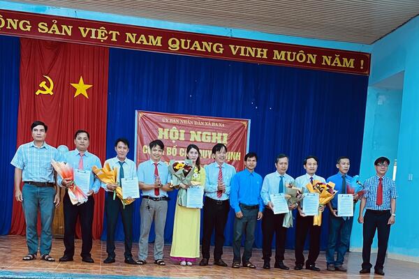 Chiều ngày 04/7/2025, UBND xã Ba Xa tổ chức Hội nghị công bố các Quyết định về công tác cán bộ.